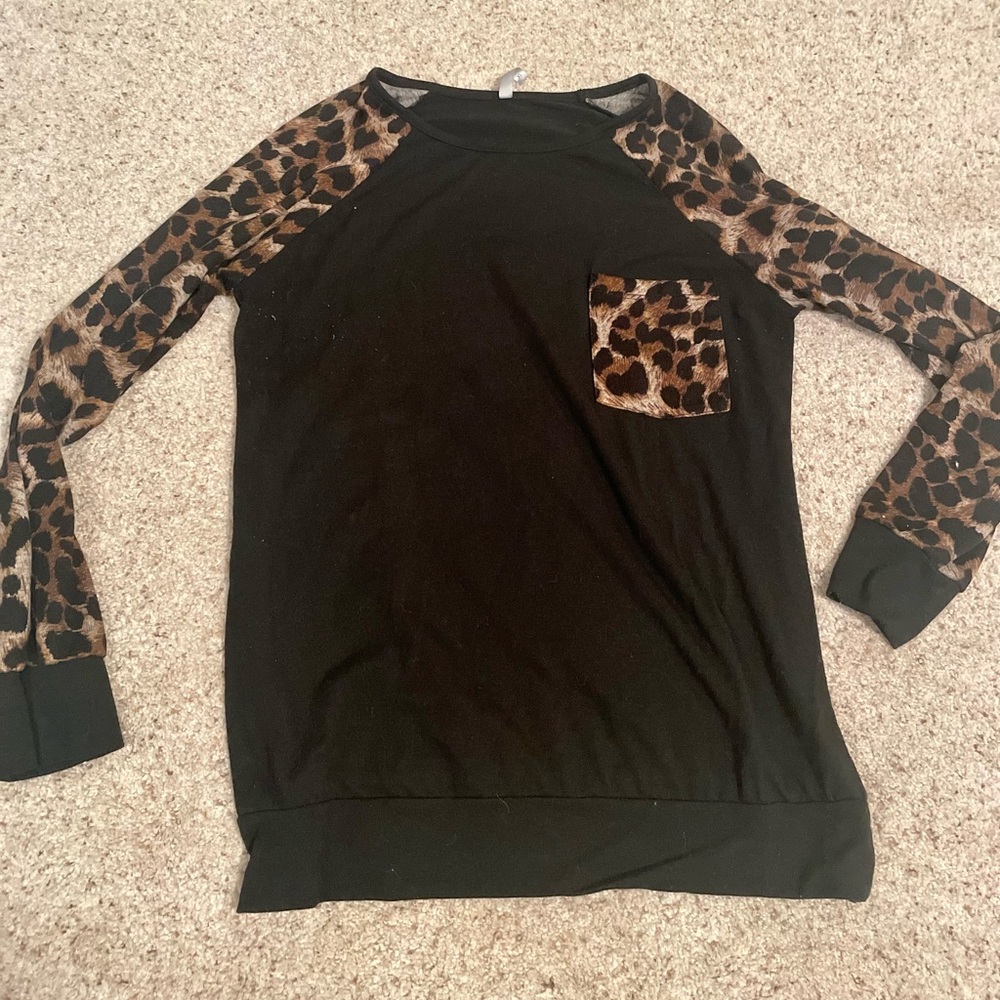 Leopard knit tee